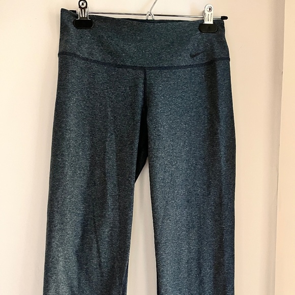 Nike Dri-Fit Workout Capri Leggings - Picture 1 of 3